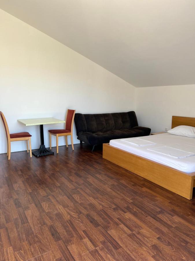 Studio Apartman Чезарица Экстерьер фото